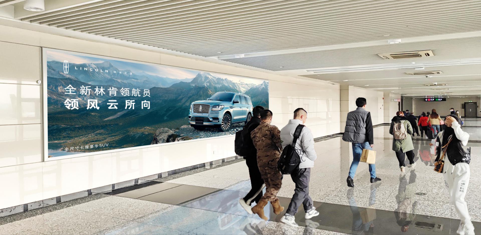 石家庄机场广告-到达通廊墙体灯箱套装4